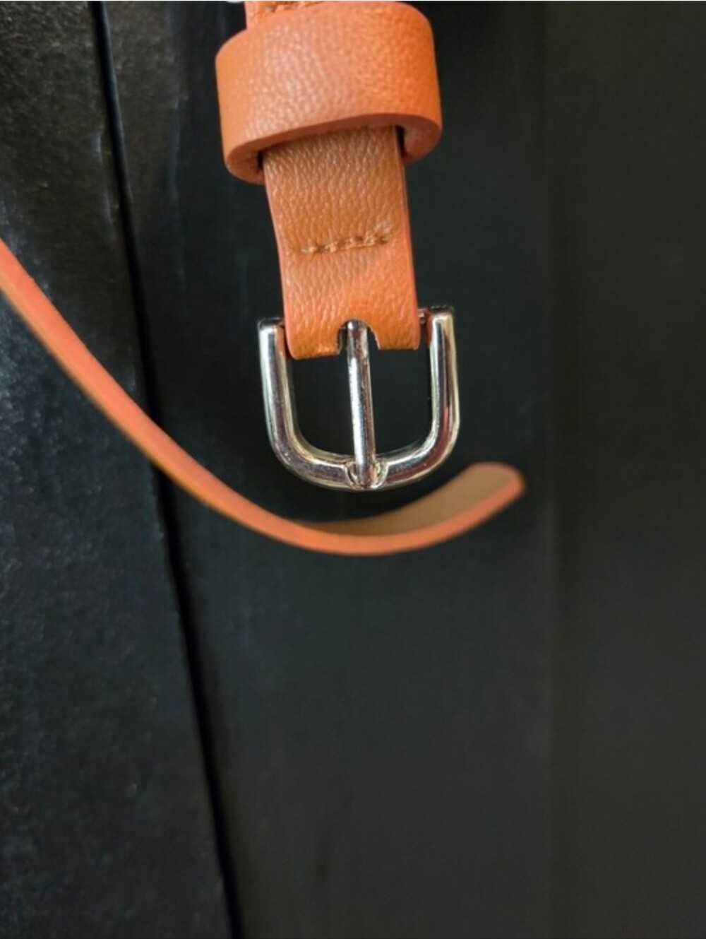 Women's Thin Faux Leather Belt in Tan -For A Size Large - Picture 6 of 6